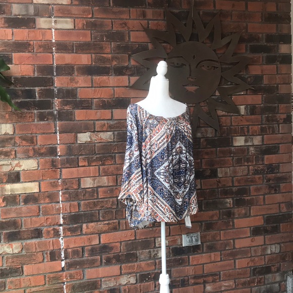 Off the shoulder top - Picture 3 of 8